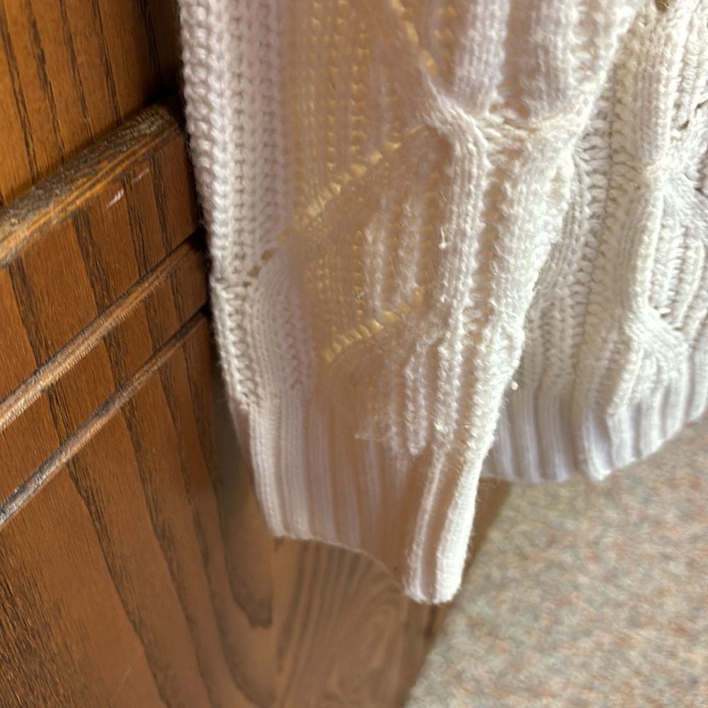 Liz Claiborne size Med winter white - Picture 2 of 7